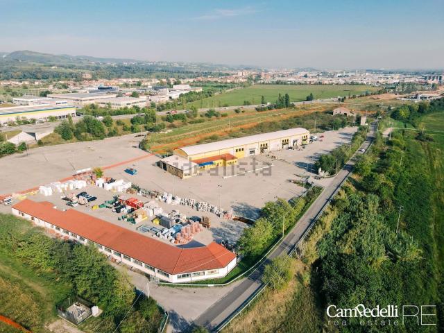 Capannone in affitto di 1000 m²