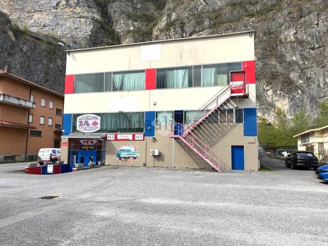 Capannone in affitto di 1000 m² in Borgo Olcese, 8