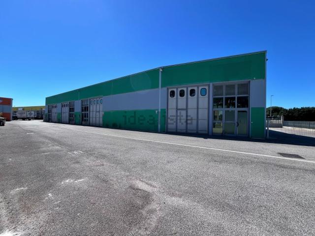 Capannone in affitto di 1000 m² in Strada Traghete