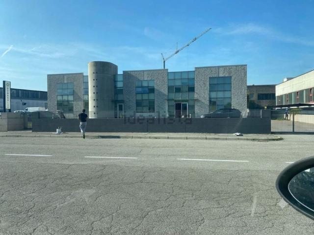Capannone in affitto di 1000 m² in Via Alessandro Volta