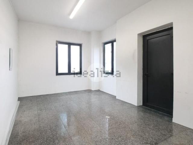 Capannone in affitto di 1000 m² in Via Campo Romano