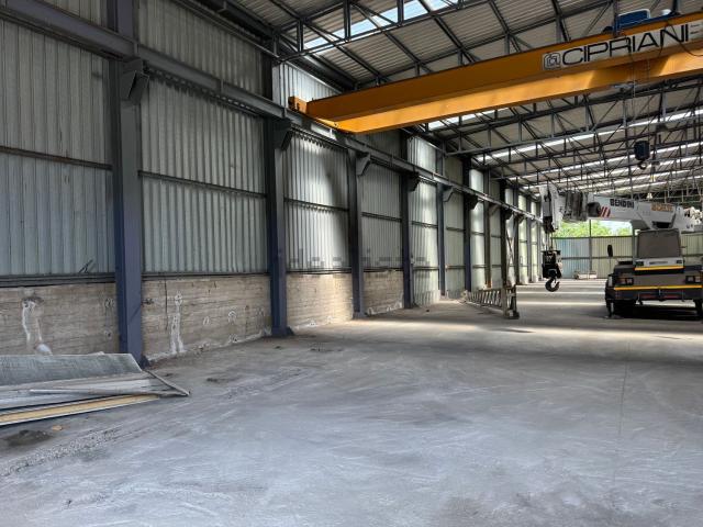 Capannone in affitto di 1000 m² in Via Caprabianca