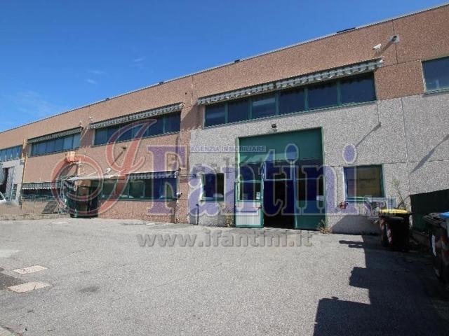 Capannone in affitto di 1000 m² in Via Collodi Carlo, 1
