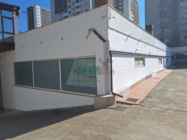 Capannone in affitto di 1000 m² in Via degli Stadi, 119