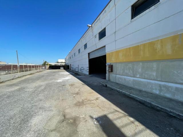 Capannone in affitto di 1000 m² in Via Ragusa, 18