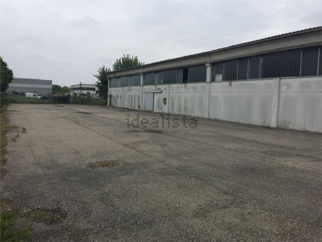Capannone in affitto di 1000 m² in Via Ravegnana