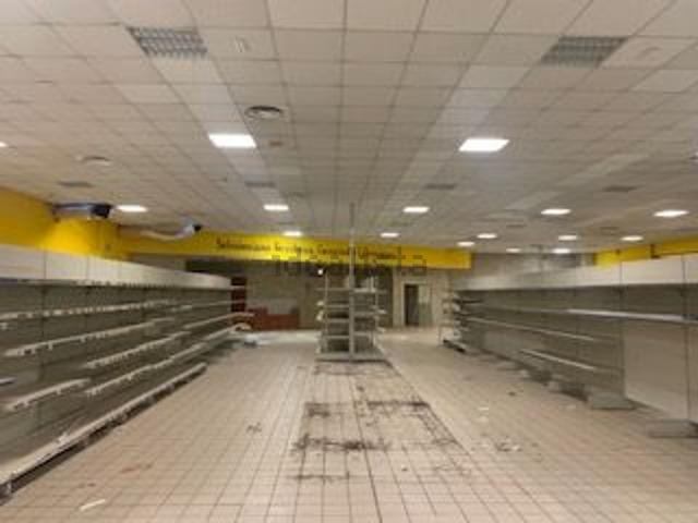 Capannone in affitto di 1000 m² in Via Umbro Casentinese