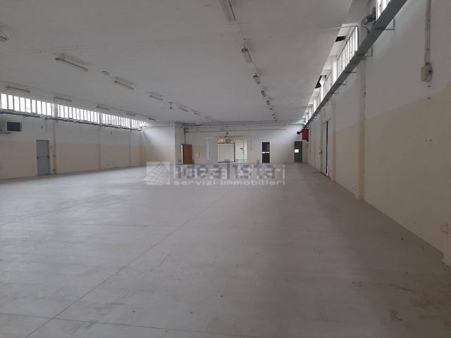 Capannone in affitto di 1002 m² in Via Garonna, 26