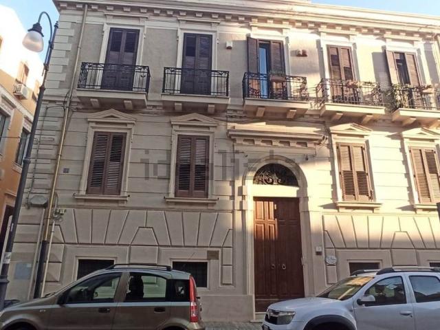 Capannone in affitto di 100 m² in Via dei Filippini, 19