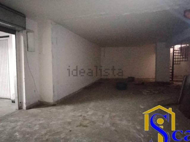 Capannone in affitto di 100 m² in Via Errico Fardella