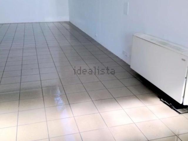 Capannone in affitto di 100 m² in Via Meucci