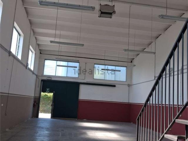 Capannone in affitto di 100 m² in Via San Faustino, 74