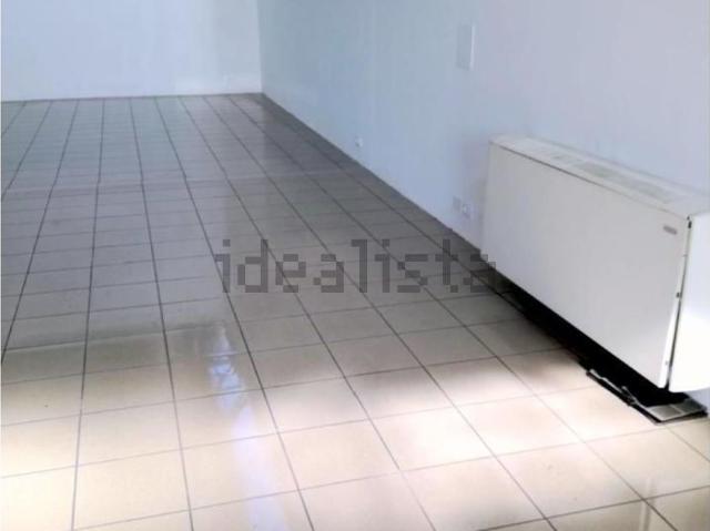Capannone in affitto di 100 m² in Via Pelosa