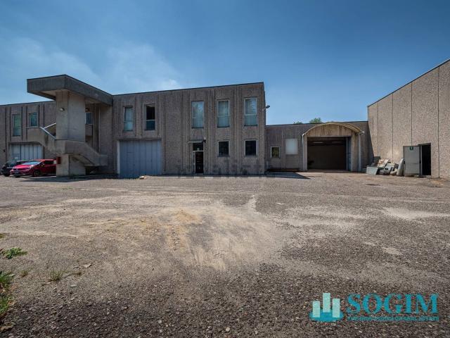 Capannone in affitto di 1031 m² in Via Bisbino, 2