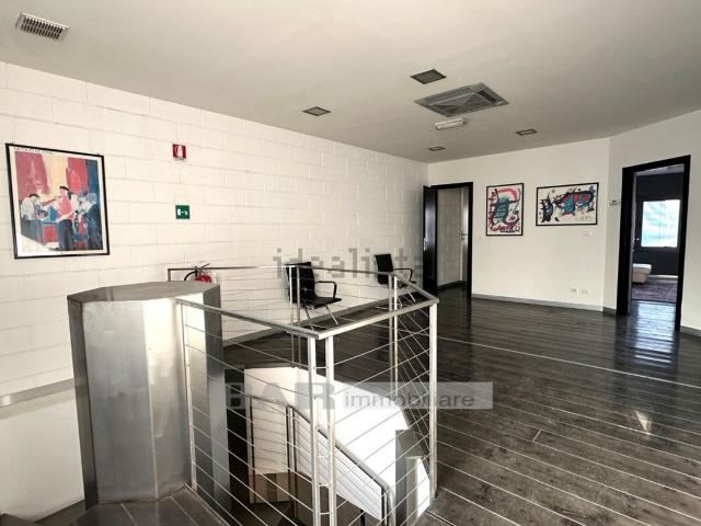 Capannone in affitto di 1040 m² in Via dei Pignattari, 28