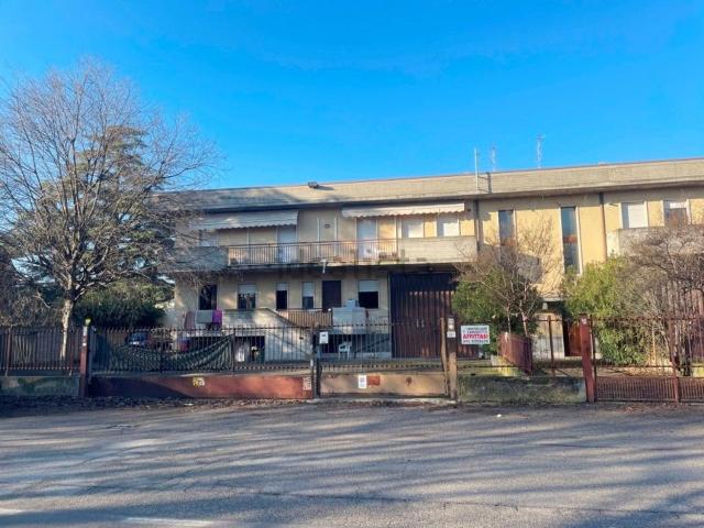 Capannone in affitto di 1040 m² in Via E. Barsanti, 18