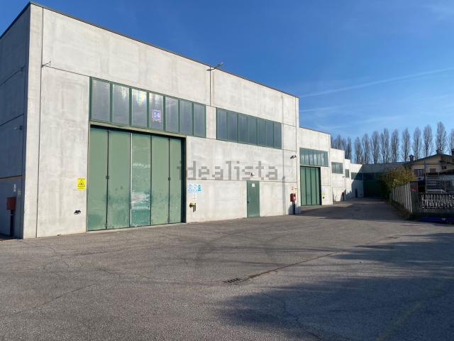 Capannone in affitto di 10500 m² in Via Provinciale Nord
