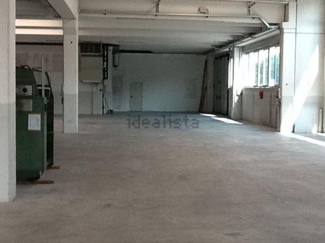 Capannone in affitto di 1050 m² in Via Duca D&apos Aosta