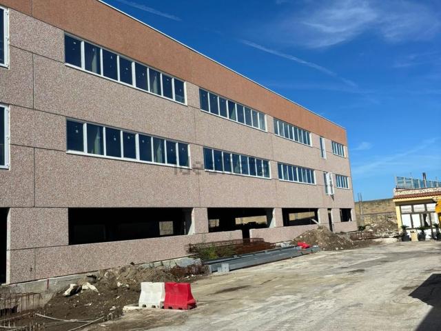 Capannone in affitto di 1050 m² in Via San Sossio