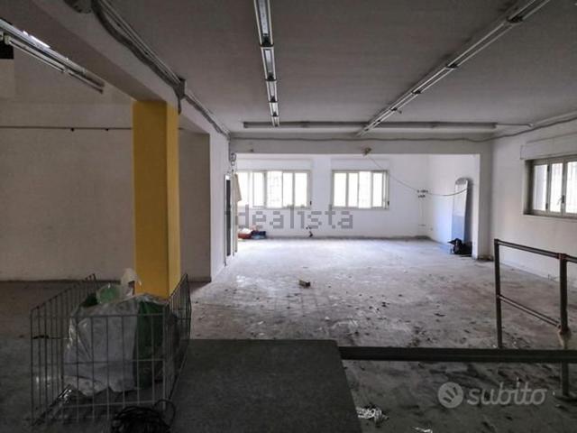 Capannone in affitto di 1052 m² in Via Corvello