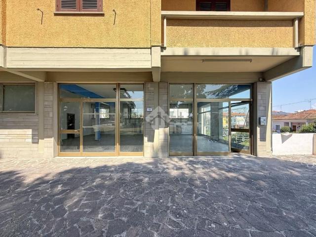 Capannone in affitto di 105 m² in Via Alcide De Gasperi, 68