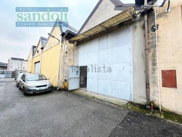 Capannone in affitto di 105 m² in Via Francesco Donato