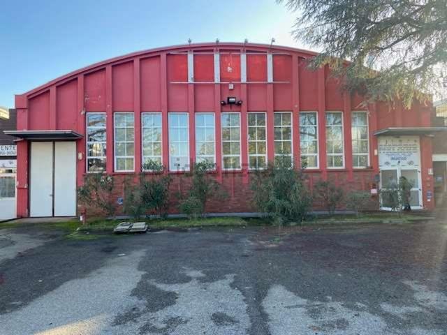 Capannone in affitto di 1065 m²