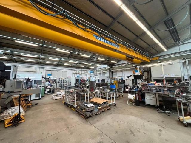 Capannone in affitto di 1070 m² in Via dell&apos Industria, 14