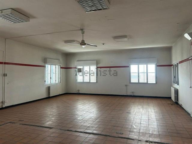 Capannone in affitto di 10800 m²