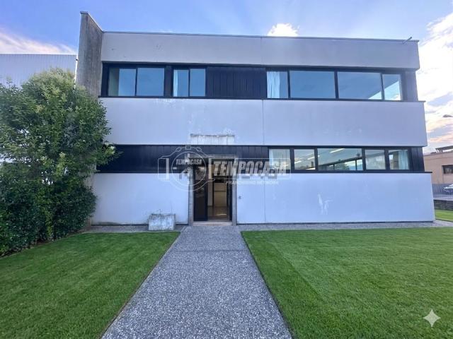 Capannone in affitto di 11000 m² in Via B. Cellini, 12