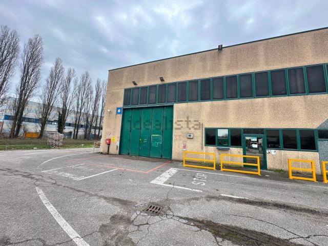 Capannone in affitto di 11000 m² in Via Stazione, 119