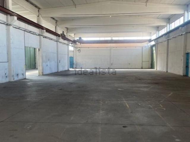 Capannone in affitto di 1100 m² in Viale del Lavoro