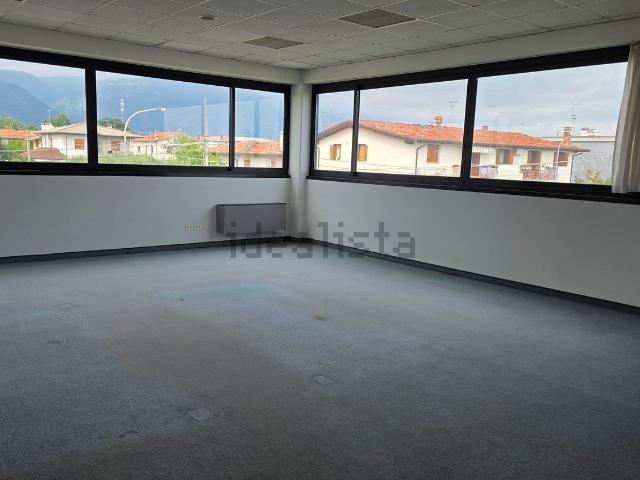 Capannone in affitto di 1100 m²