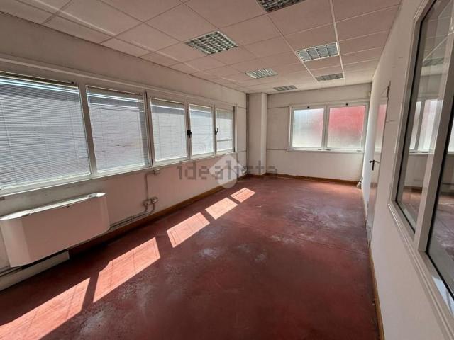 Capannone in affitto di 1100 m²