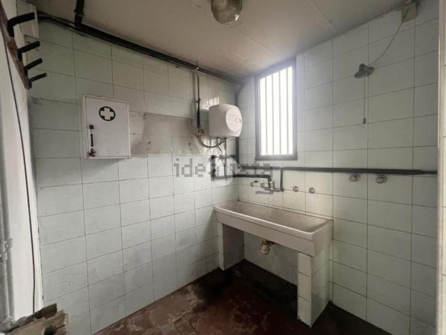 Capannone in affitto di 1100 m² in Via Adda, 5