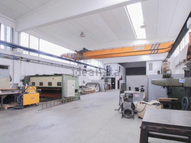 Capannone in affitto di 1100 m² in Via Bergamo
