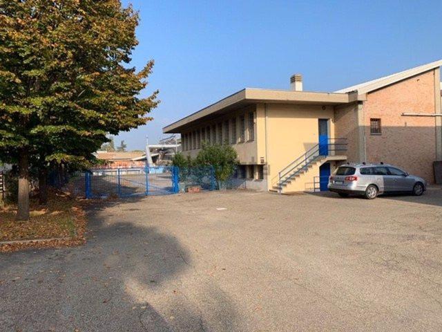 Capannone in affitto di 1100 m² in Via Collegio di Spagna