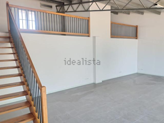 Capannone in affitto di 110 m² in Via Lovato