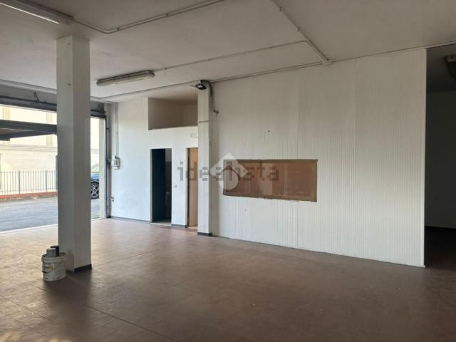 Capannone in affitto di 110 m² in Via R. Morandi, 9