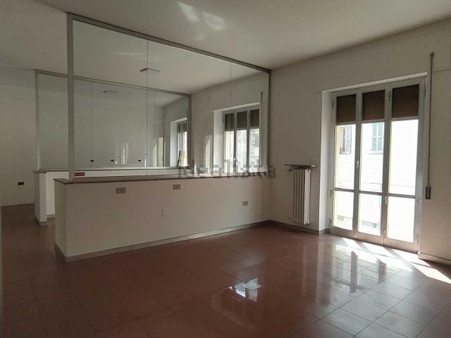 Capannone in affitto di 110 m² in Corso Cornelio Tacito
