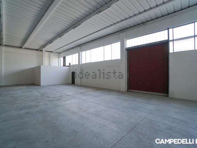 Capannone in affitto di 1120 m²