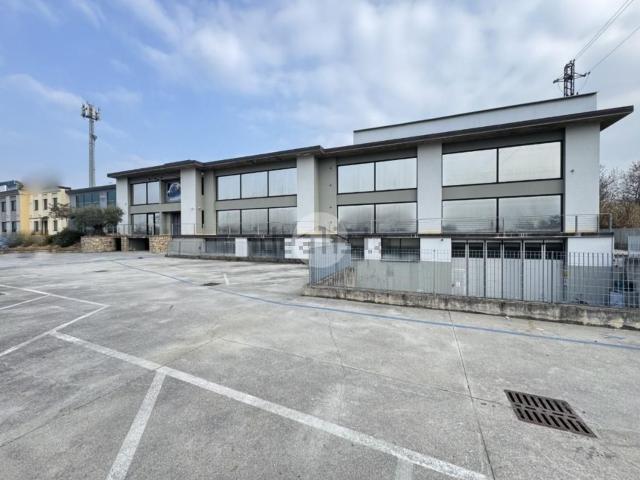 Capannone in affitto di 1120 m² in Via Generale Reverberi, 39