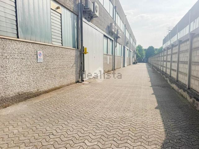 Capannone in affitto di 1140 m² in Via Bruno Buozzi, 21