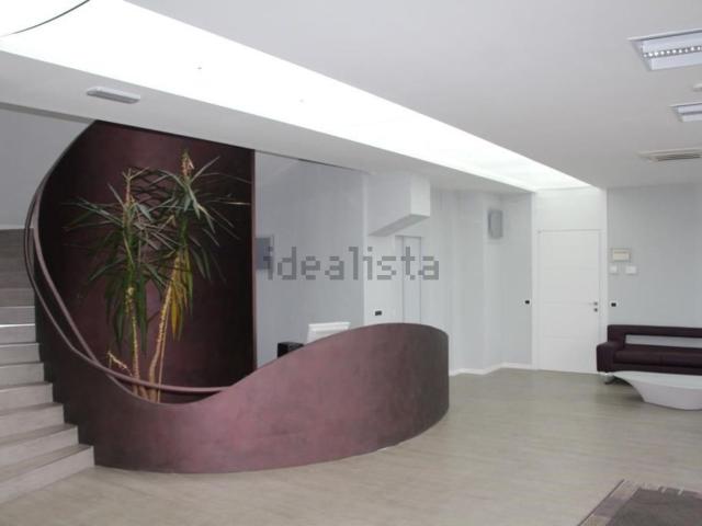 Capannone in affitto di 1150 m² in Via Bonazzi