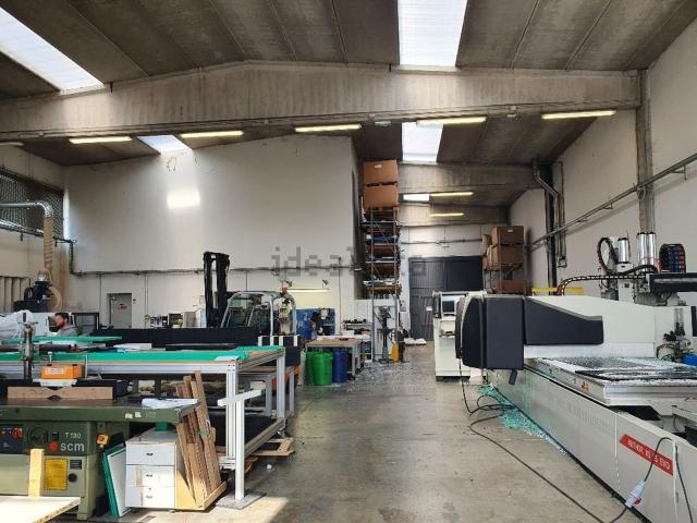 Capannone in affitto di 1160 m²
