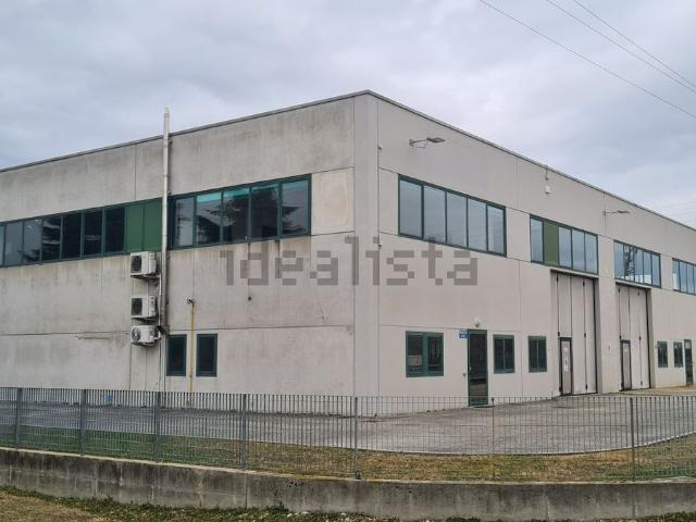 Capannone in affitto di 1170 m² in Via Senatore Fabbri, 94