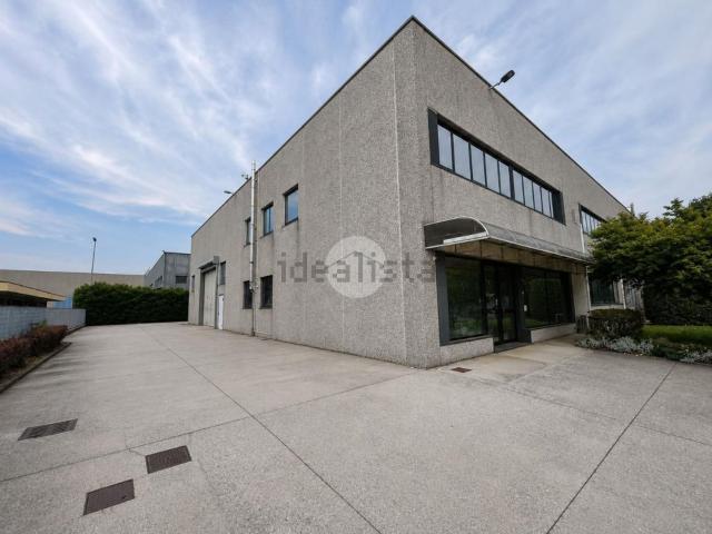 Capannone in affitto di 1185 m² in Via Lombardia