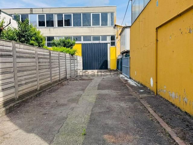 Capannone in affitto di 1180 m²