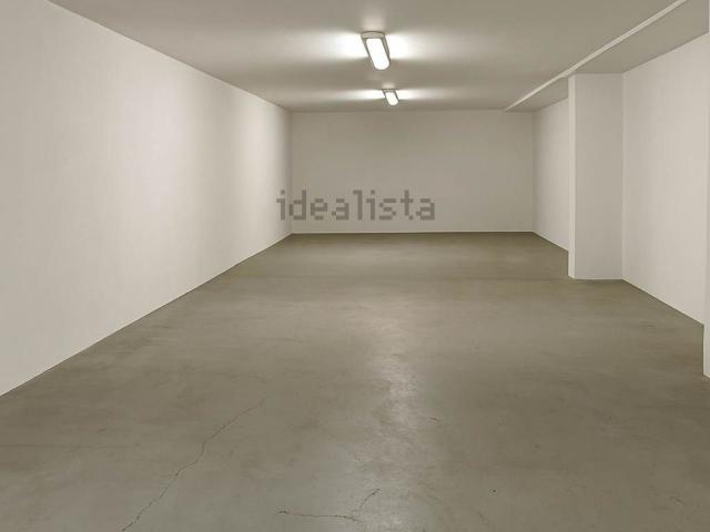 Capannone in affitto di 118 m² in Via Roma, 185