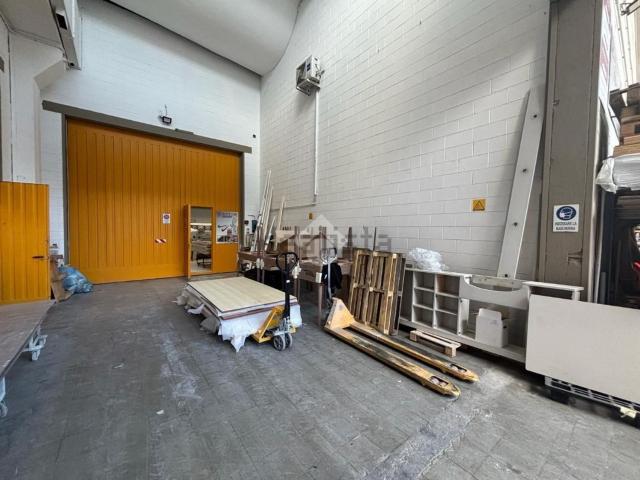 Capannone in affitto di 1192 m² in Via Caduti Medesi, 13